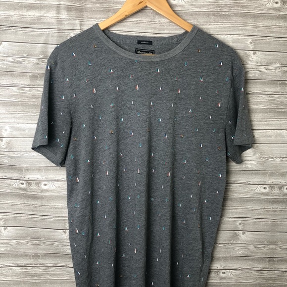 Trendy Staple/Statement Vintage Abercrombie Tshirt - Picture 1 of 4